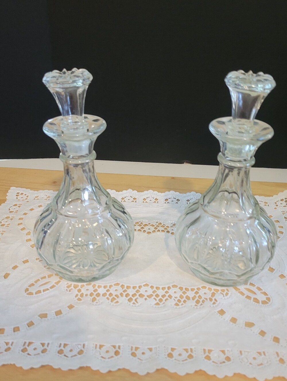 Set Of 2 Clear Glass Oil/Vinegar Decanters With Stoppers EUC